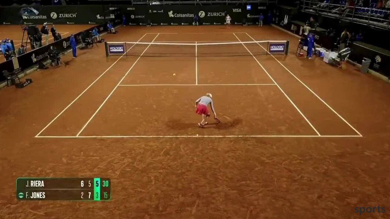 Nữ tay vợt ngã gục giữa trận đấu WTA
